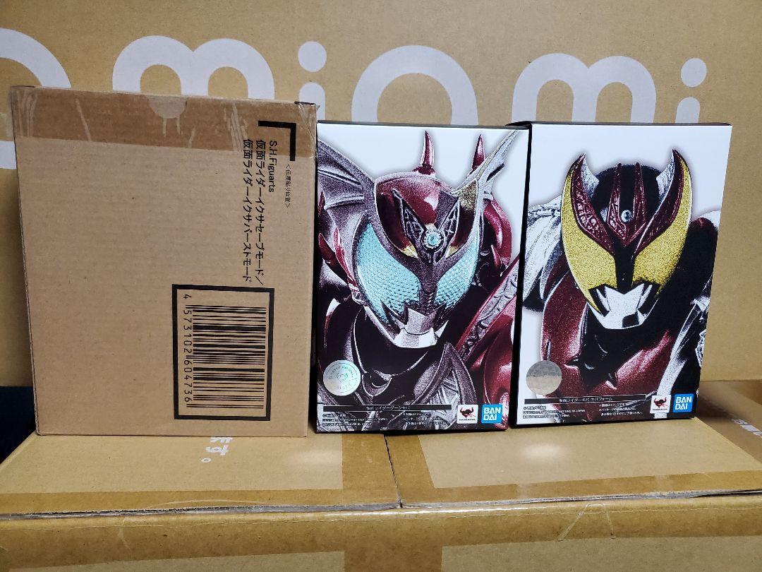 

[USED] S.H.Figuarts (Real Bone Carving Method) Kamen Rider Kiva & Dark Kiva & Ixa