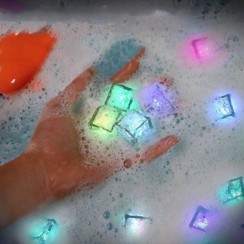 12 Pièces Jouets Lumineux LED pour Baignoire Bébé Colorés Imperméables Jouets Lumineux pour le Bain pour Garçons Filles Cadeau d'Anniversaire Noël pour Nourrisson