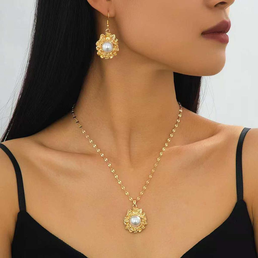 French Retro Jewelry Set: Elegant Straw Hat Necklace & Earrings