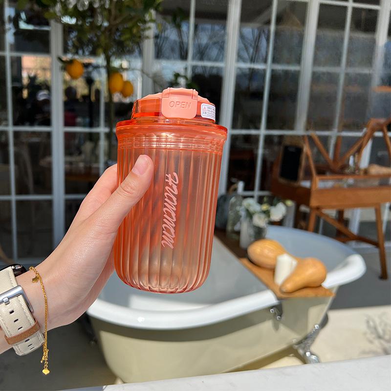 

Креативная простая матовая чашка кофейного цвета с соломой, офисная мужская и женская чайная чашка, цветочная чайная чашка, пластиковая чашка для студенческого дома, общежития 480ml