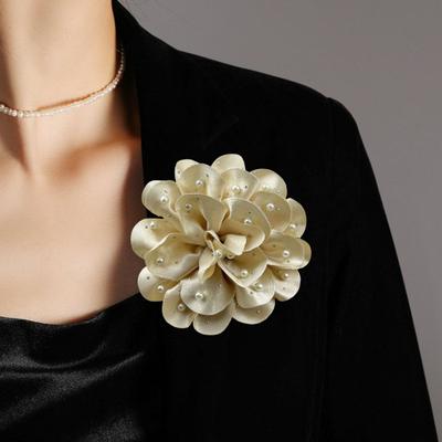Women Brooch Flower Shape Rhinestone Faux Pearl Anti-slip Bag Coat Collar Hat Scarf Decoration Clothes Pin Party Prom Garment Jewelry