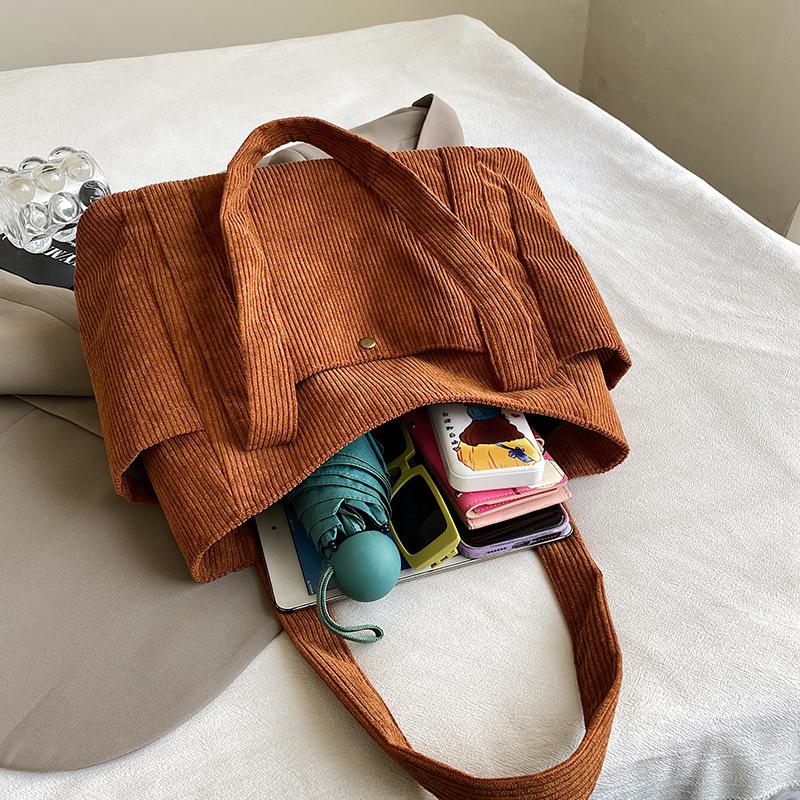Autumn and winter large-capacity bag women's 2025 new Korean version corduroy tote bag college students commuting shoulder bag
