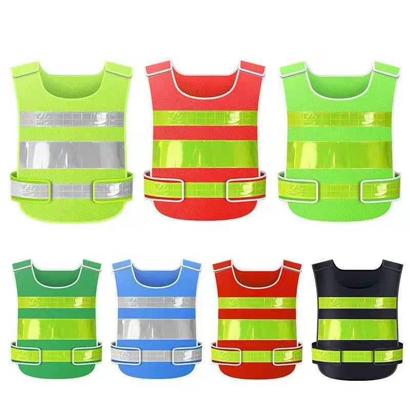 Multi-Pocket Reflective Safety Vest for Construction and Traffic Duty