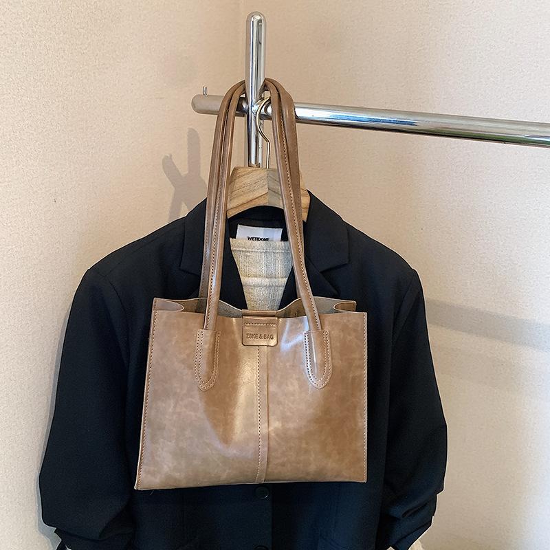 Large-capacity Bag Women's Autumn and Winter Versatile 2025 New Casual Shoulder Bag Texture Mother and Child Commuter Tote Bag