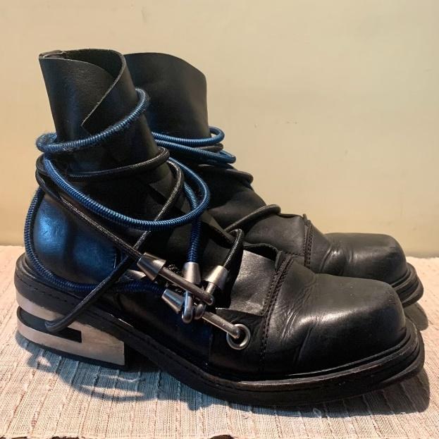 Fashion Black Vintage Ankle Strap Climbing Hook Decorative Short Boots 2025 Autumn New Metal Heels Unisex Mid-Calf Chelsea Punk Boots