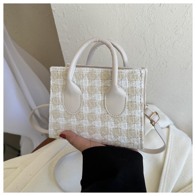 

Женская осенняя шерстяная клетчатая сумка 2023 года - Корейский стиль, трендовая на плечо, кроссбоди и ручная маленькая квадратная сумка хаки