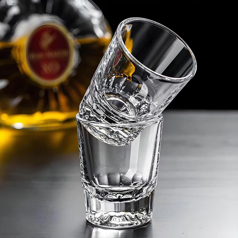 90ml/71ml Sklenice na víno s tlustým dnem Malá klasická sklenice na destiláty Luxusní sklenice na whisky Špičková sklenice na zahraniční víno Barové doplňky