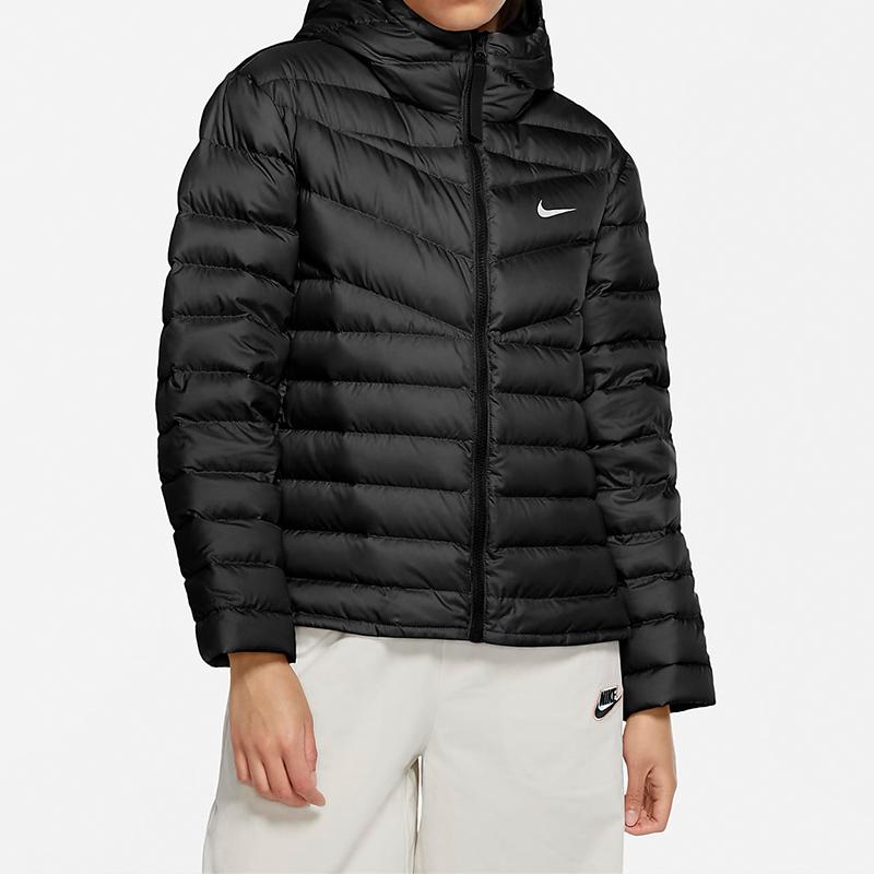 Nike Sportovní oblečení Windrunner Péřová lehká bunda s kapucí Dámská bunda Černá CU5095-011