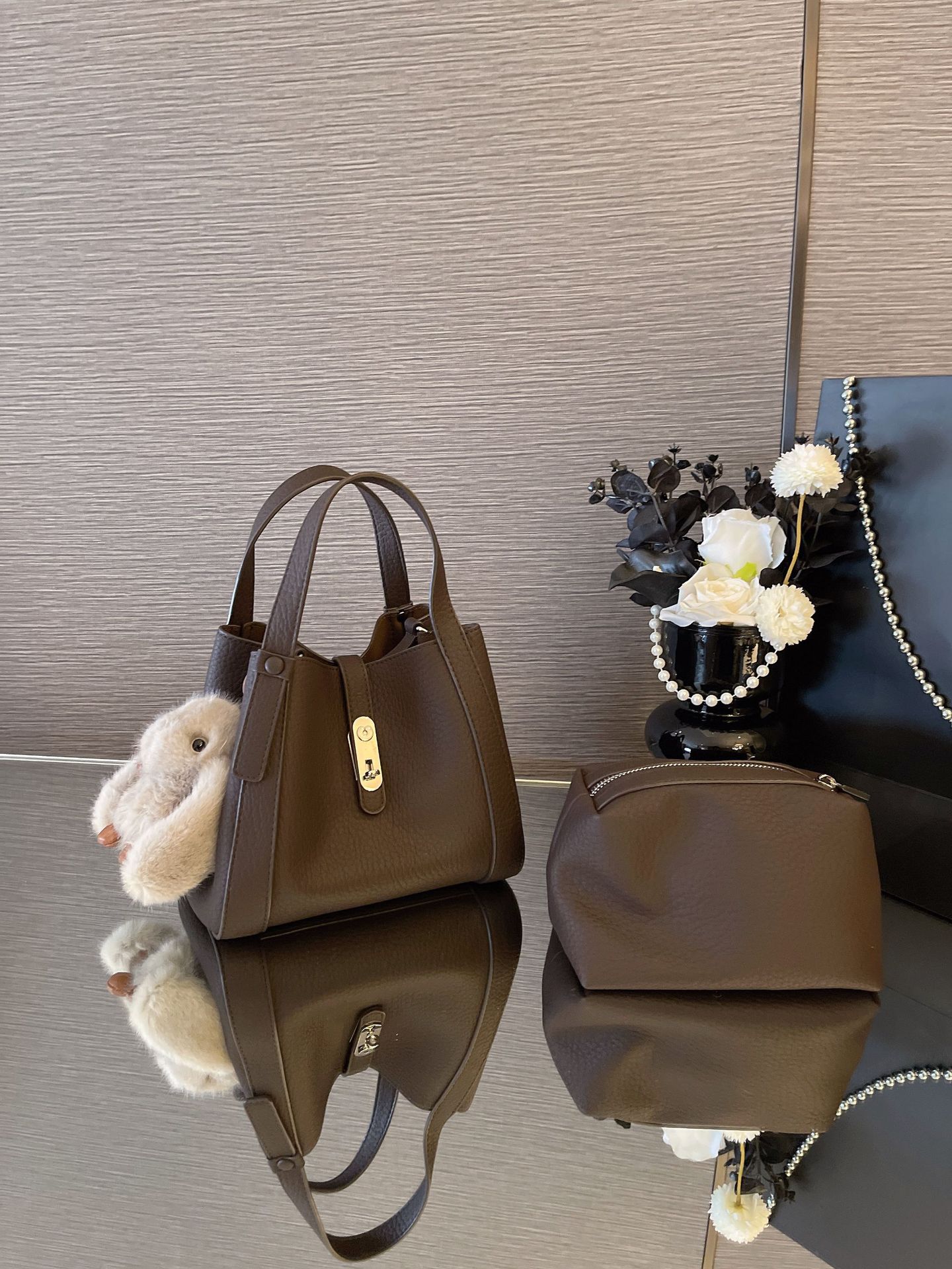 

Advanced Leather Vegetable Basket Bucket Bag, New Versatile Commuting Bag, Niche Handheld Shoulder Crossbody Bag