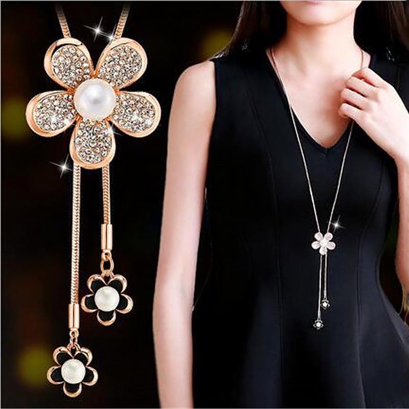 Elegant Floral Pendant Chain Necklace
