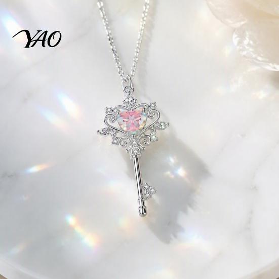 Sweet And Cool Aesthetic Accessories Magic Key Pendant Necklace, Pink Cubic Zirconia Heart Delicate Collarbone Chain for Girls Rhinestone Fairy