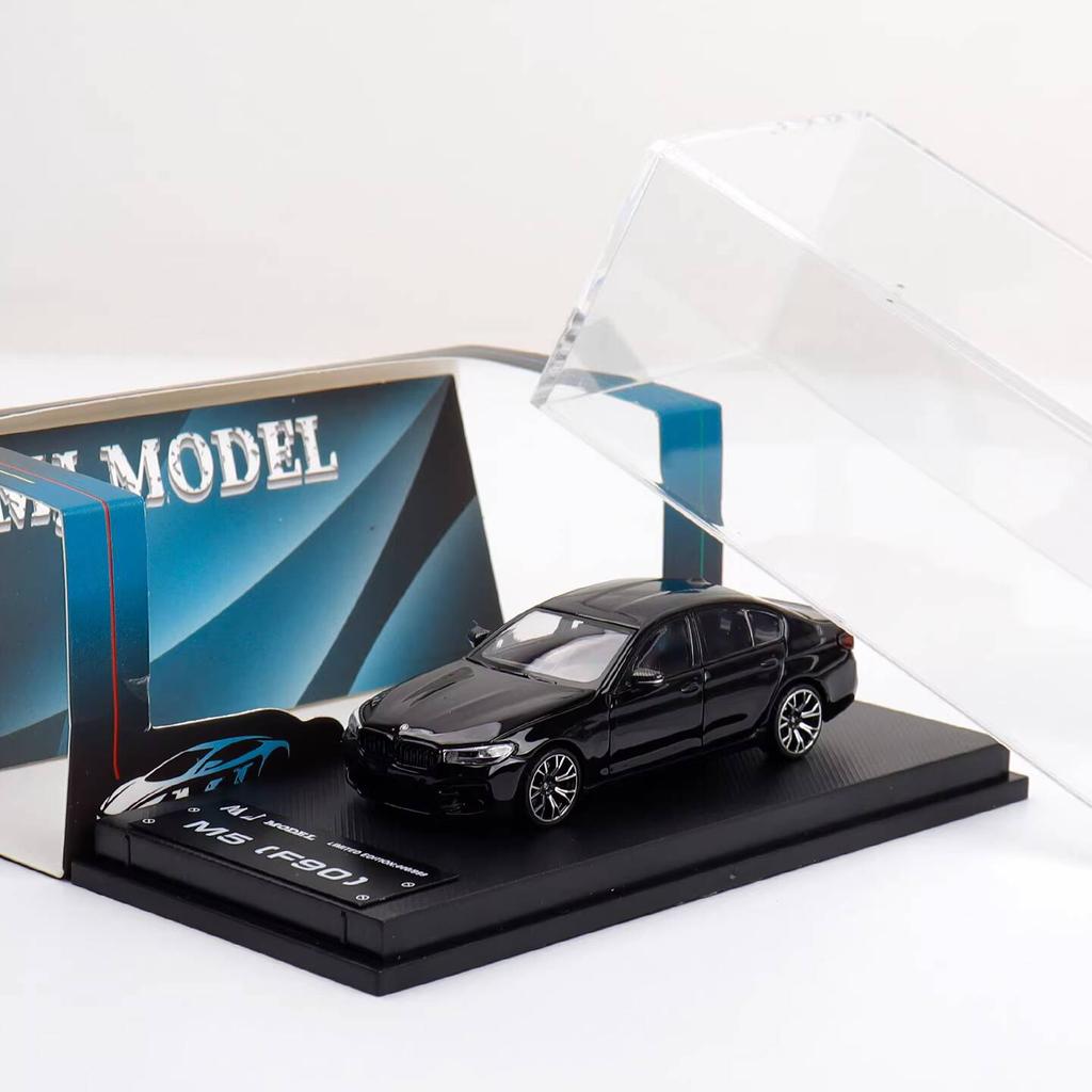 M5 F90 Four-Door Sedan Version MJ 1:64 Scale Alloy Car Model Collectible Black