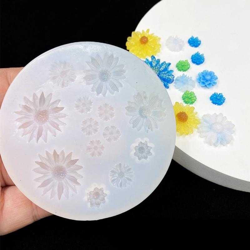 Resin Jewelry Mold,Keychain Resin Mold Daisy Silicone Mold for Resin Pendant Keychain,Necklace Earrings,Jewelry Making
