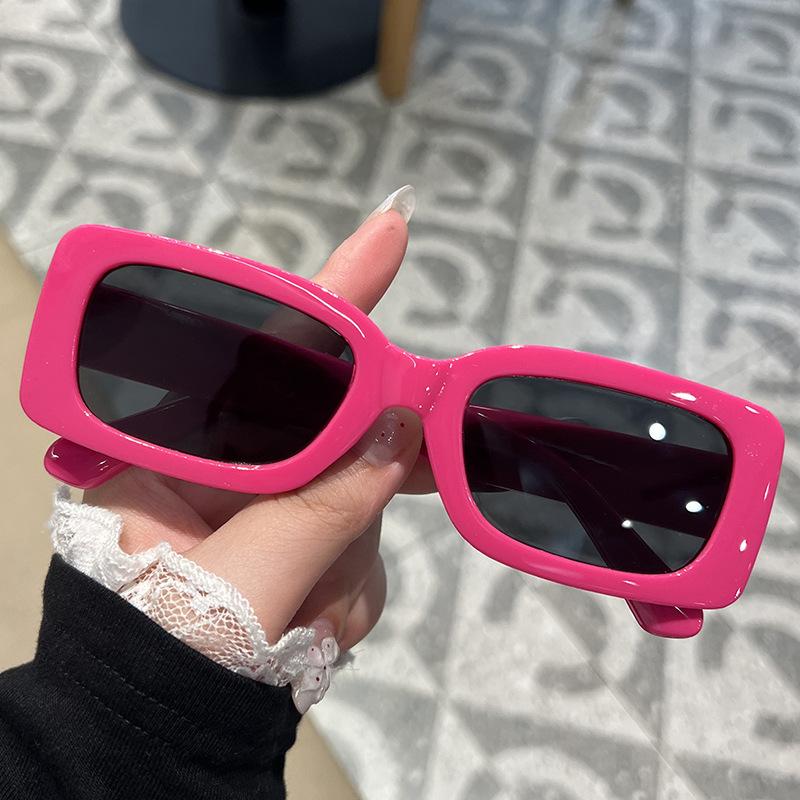 Vintage Square Sunglasses Rectangle Fashion Popular Women Men Shades Small Sun Glasses For Female Male Summer Traveling