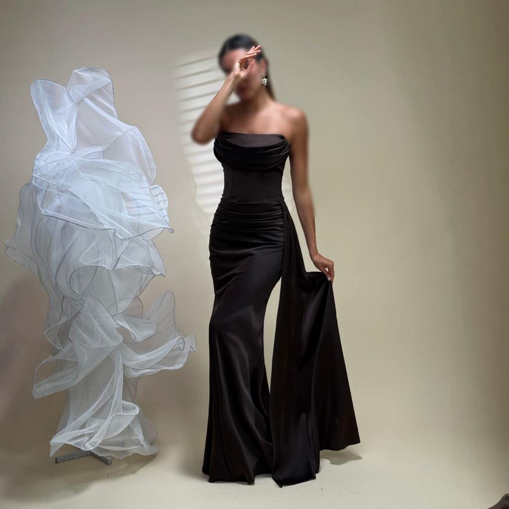 Elegantes Temperament, Promi-Stil, High-End-Design, Bandeau-Oberteil, Rüschen, Falten in der Taille, figurbetontes Meerjungfrauenkleid, langes Kleid, neu
