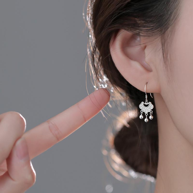 Orecchini a perno con perline rotonde Lucchetto della Pace Longevità 2023 - Design Ruyi di lusso da donna