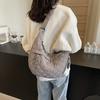 Large-capacity Casual Bag Women's New Versatile Simple Messenger Bag Diamond Class Commuter Dumpling Bag