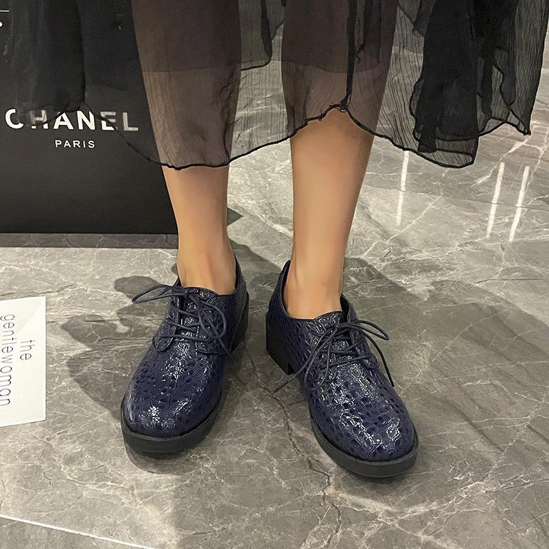 Large size single shoes women's autumn new round head stone pattern lace-up thick heel work leather shoes