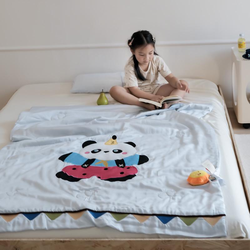 

Silk Tencel Children s Cartoon Summer Quilt, Machine Washable, for Mother and Baby, Ideal for Kindergarten Naps 100*120cm - around 1.1 jin