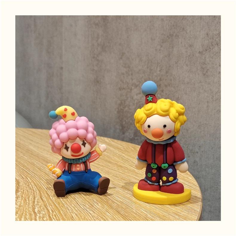 Creative Cartoon Clown Desktop Ornament: Cute Girlish Heart Car Decoration