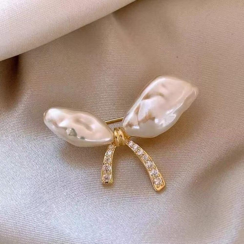 Gold Tone Butterfly Brooch Rhinestone Women Pearl Butterfly Brooch High End Lapel Pin  Blazers