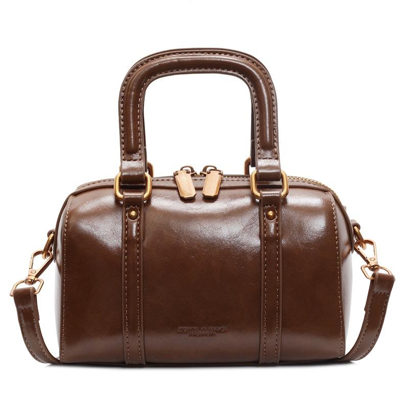

This year, niche exquisite high-end retro Boston bags are popular, foreign-style commuting versatile solid-color messenger women s bags. коричневый