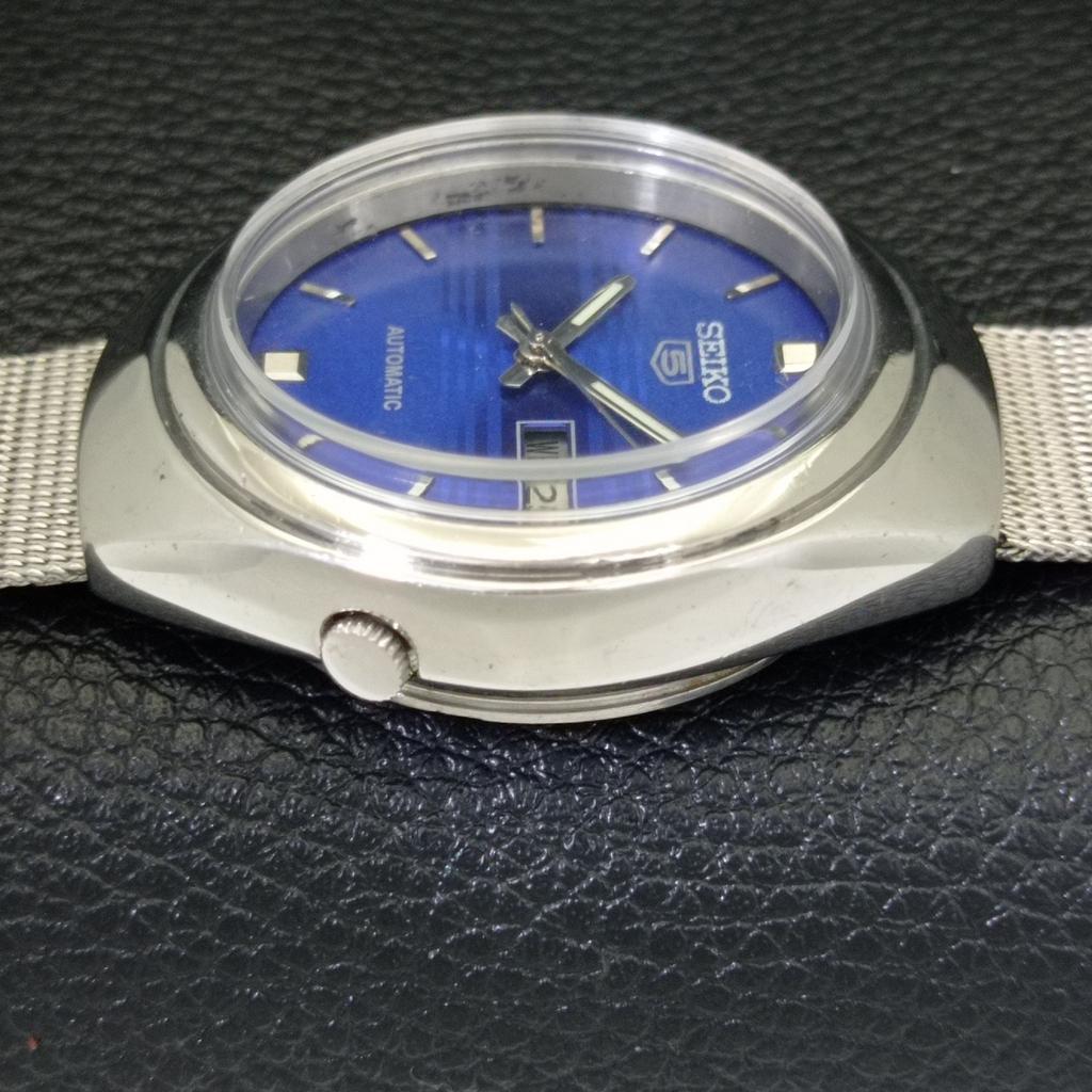 JAPAN 7009A VINTAGE SEIKO 5 AUTOMATIC MENS BLUE COLOR DIAL WATCH A701374-5