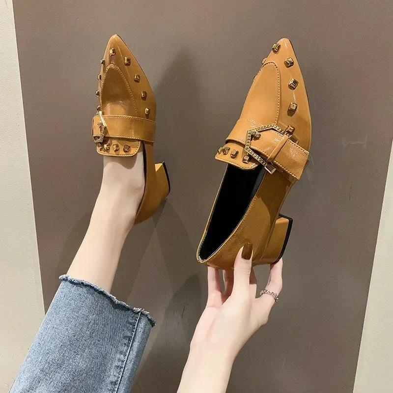 2025Donna Primavera Nuovi Borchie Donna Punta Appuntita Tacchi Spessi Moda Stile Britannico Mocassino Donna Scarpe Slip-on Zapatillas Mujer