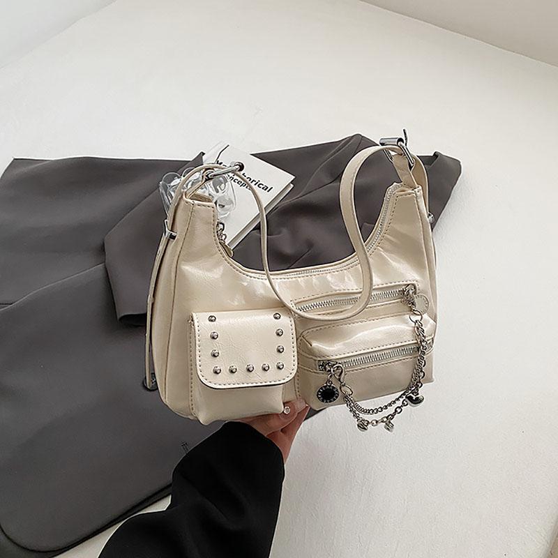 

Сумка через плечо Spice Girl Personality Fashion High Street Chain Style Y2K Сумка через подмышки для женщин Новая сумка через заклепки с дизайном для мотоцикла (20cm<Max Length<30cm)