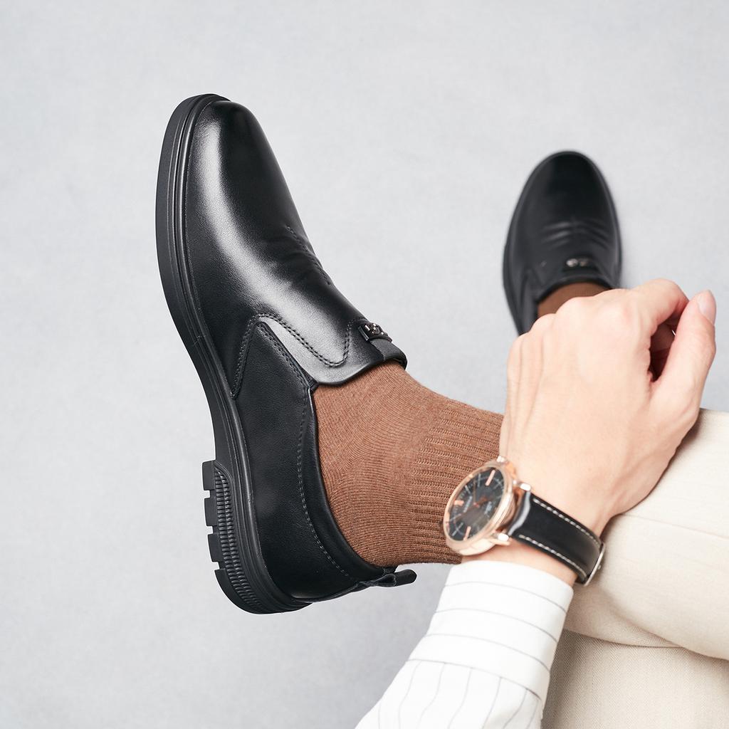 First layer cowhide men's business casual leather shoes 2026 new men's genuine leather one foot pedal all black soft sole official shoes