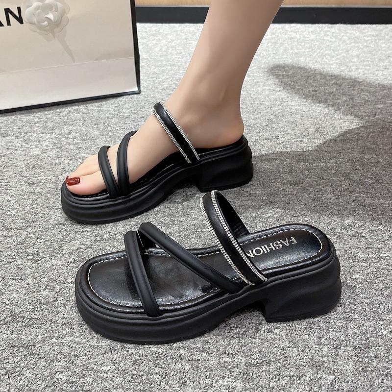 Thick-soled Beautiful Sandals Women Wear Fashionable Rhinestone Edges with Skirts In Summer, New Cool Slippers