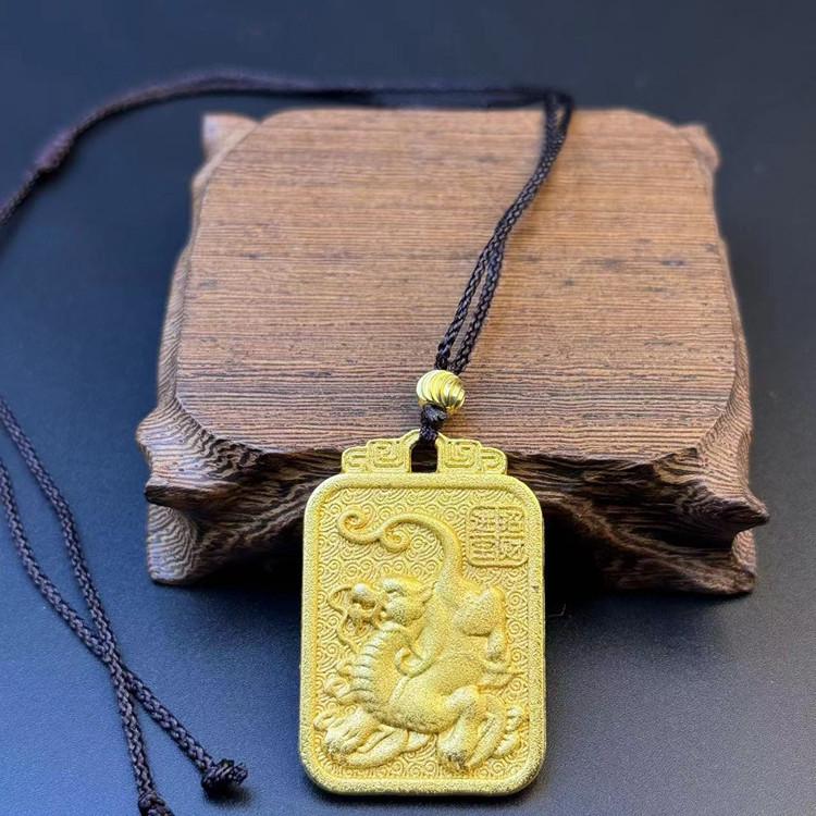 Vietnamesischer Sandgold Buddha Anhänger: Vergoldetes Maitreya Flammen Design