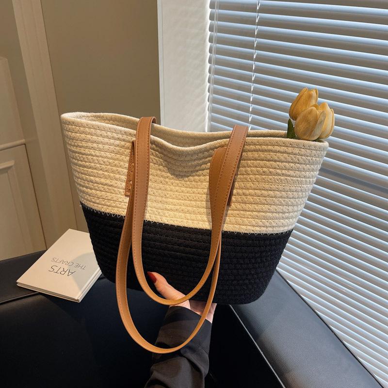 Seaside Vacation Woven Bag Women's Summer New Large-capacity Commuter Tote Bag Shoulder Beach Bag