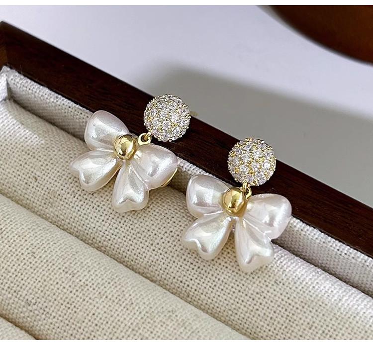 Niche Bow Earrings with Fashionable Design for Women, 2026 New Popular Earrings, Exquisite and Simple Accessories