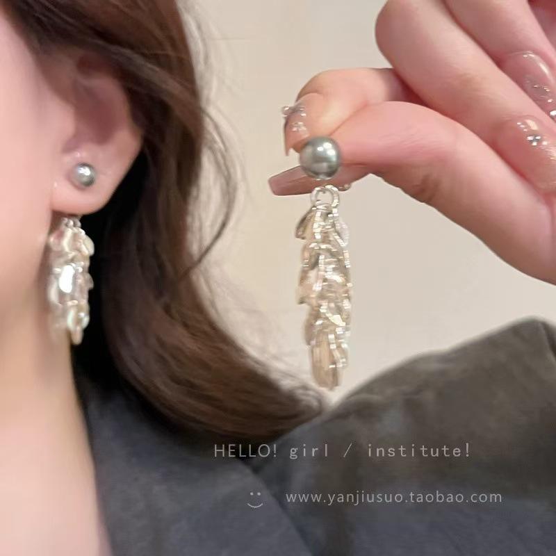 A pair of wheat ears gray pearl stud earrings for women's unique niche design fringed earrings atmospheric ears