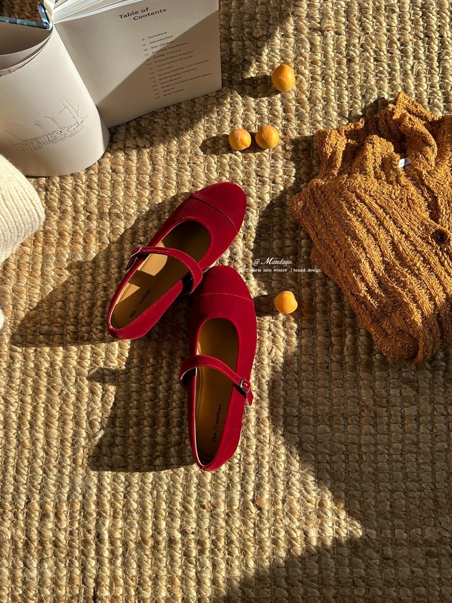 

Европейские и американские однословные туфли-лодочки женские 2025 осень золотой бархат туфли бабушки на низком каблуке туфли Мэри Джейн для молодых женщин с 39 красный