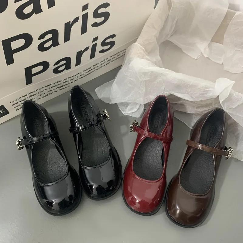 Nuove Scarpe Mary Janes da Donna di Alta Qualità Vernice Tacco Medio Scarpe da Cerimonia Punta Quadrata Scollate Cinturino con Fibbia Scarpe da Donna