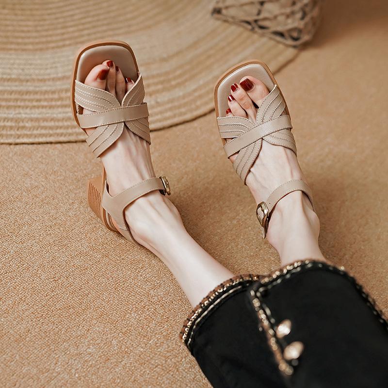 Новое поступление женские сандалии 2024 летняя мода натуральная кожа толстые каблуки — фото 7