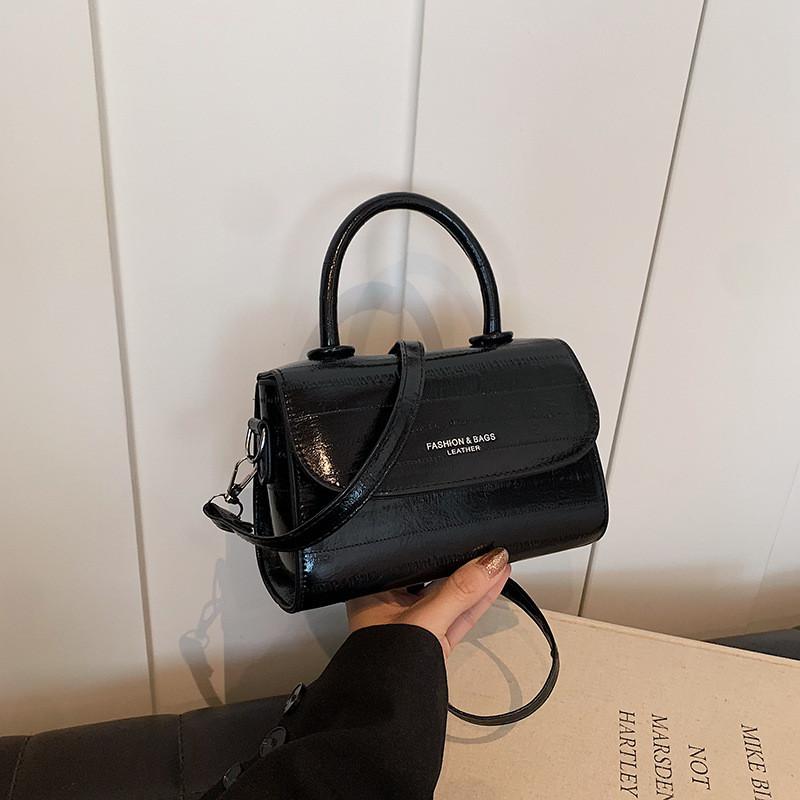 Trendy And Chic Women's Small Shoulder Bag Perfect For Casual Summer Outings In Multiple Colors