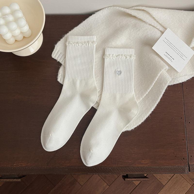 Female Spring and Autumn Love Embroidery Deodorizing Sweat Absorbing Boneless Tube Stack Socks
