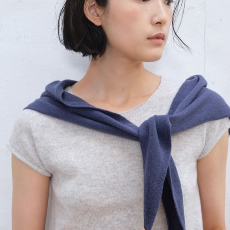 sutto Wool Triangle Scarf (Blue)
