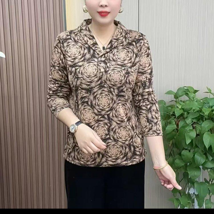 

Warm Stylish Long-Sleeve Slimming Top for Middle-Aged Women 4XL (for 130-140 jin) кофейный