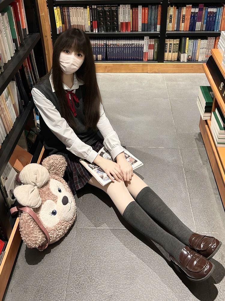 Mizuhara Middle School JK Vest: Authentic Japanese-Style Knitted Cardigan for Women - Perfect for Autumn and Winter.