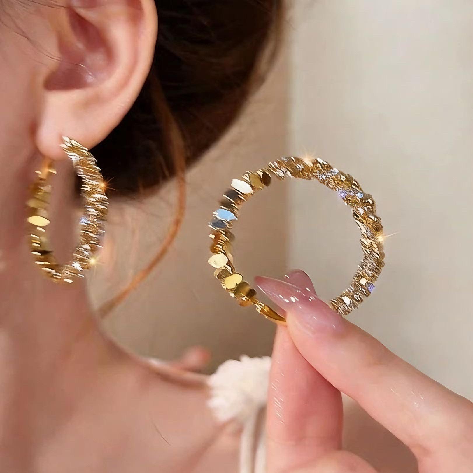 

Gold broken silver large circle earrings women s light luxury high-end stud earrings new popular unique plain ring earrings золотой