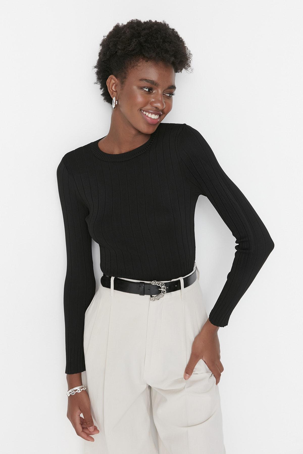 

Черный базовый трикотажный свитер с круглым вырезом TWOAW23KZ01249..