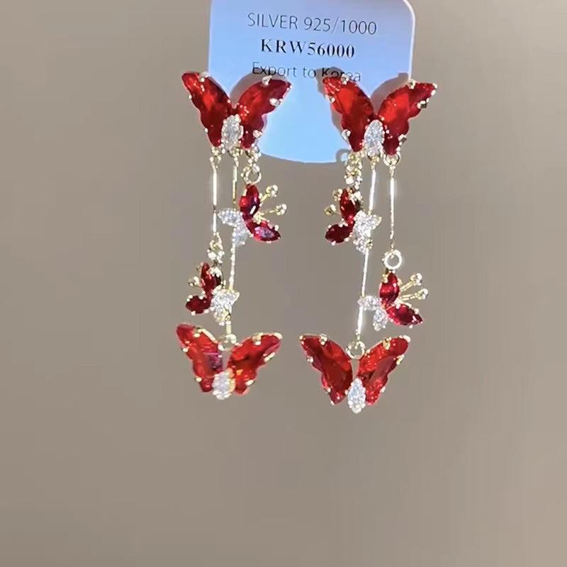 Элегантные серьги-капли с жемчугом - Мода 2025 для круглых лиц