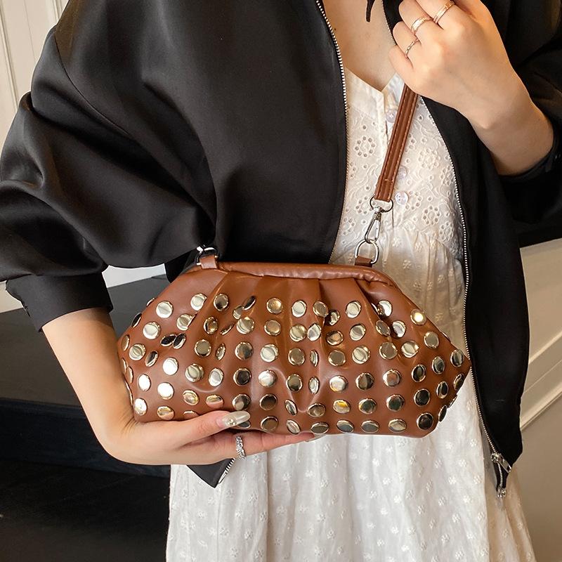 Rivet Bucket Bag 2025 Summer New Versatile Casual Shoulder Women's Bag Fashionable Exquisite Messenger Bag