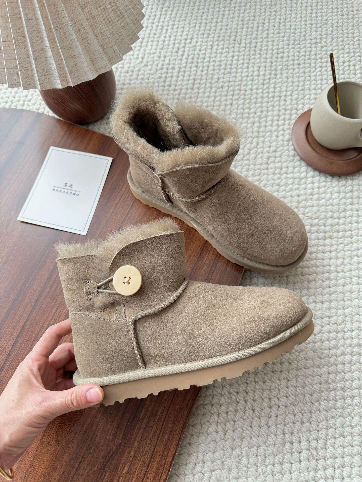 

Sangpo snow boots women s fur integrated short tube wooden buckle snow cotton flat-soled wool velvet thermal cotton shoes 2025 winter 40