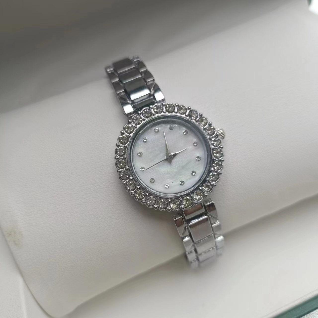 Fashion Suit Bracelet Watch Quartz Women S Diamond Watch Calendar Simple Ultra-Thin High-End Women S Watch
