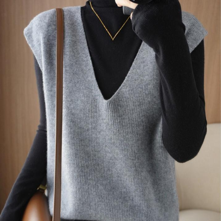 Knitted Vest Women's Shoulder V-neck Pullover Sleeveless Sweater Korean Loose Casual Outerwear Top for Spring and Autumn